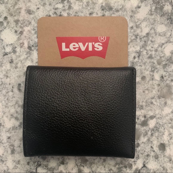 NWT Levi’s wallet - Picture 2 of 5